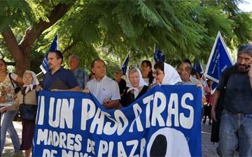 Las Madres de Plaza de Mayo de Mendoza repudiaron la quema del muñeco de Hebe de Bonafini